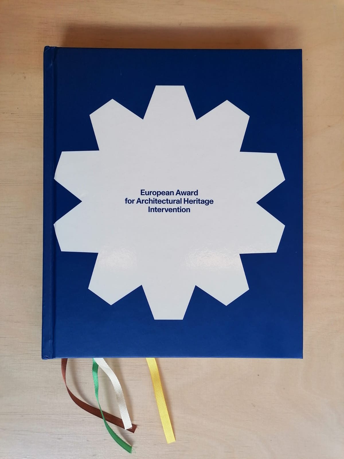 Portada del libro European Award, conde publican la Casa en Z